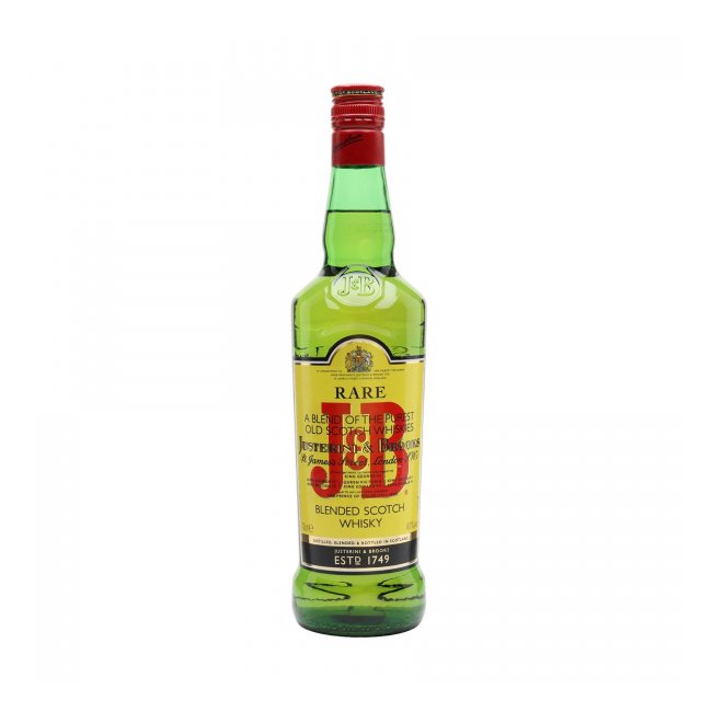 Bir qiz kochada oz mushukini onlayn korsatmoqda